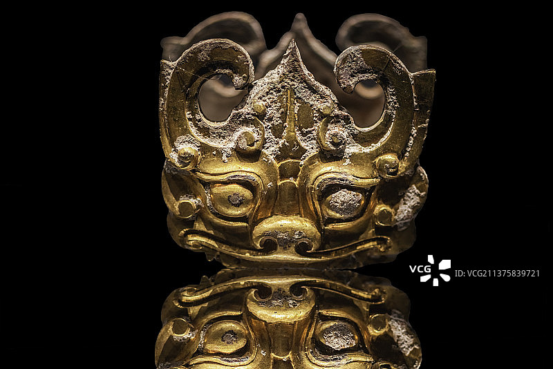中国古代车辕装饰件，西汉，鎏金虎头铜辕饰图片素材