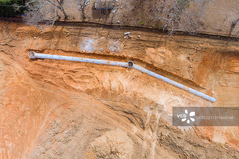 地下设施的空中顶层管道安装图片素材