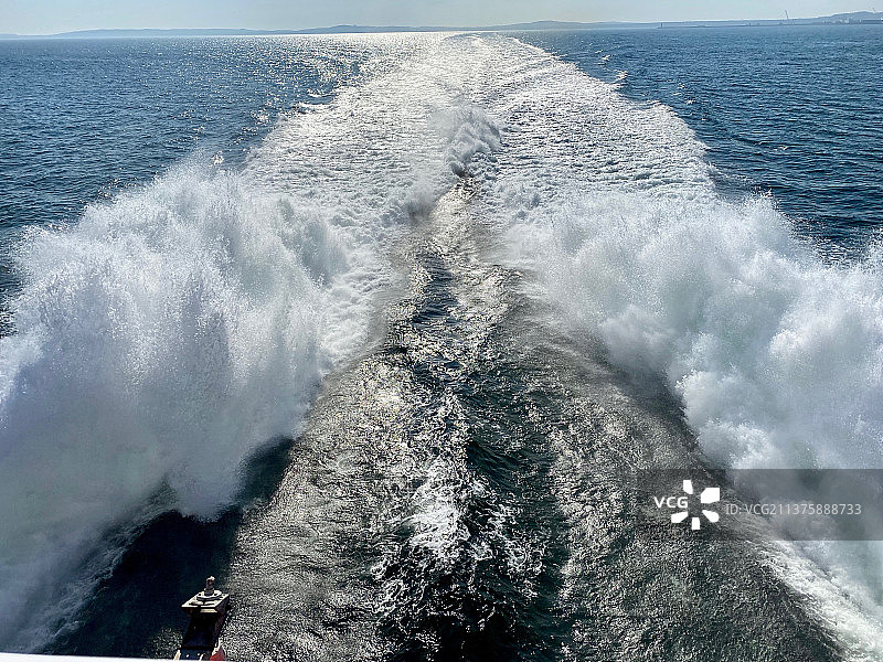 高速快艇，浪花飞溅的海面，德国图片素材