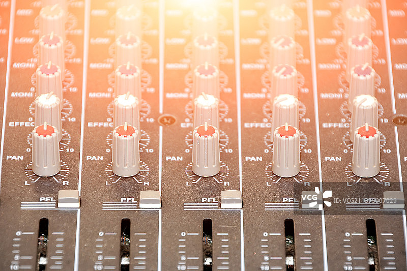 DJ调音台，西班牙巴塞罗那特拉萨图片素材