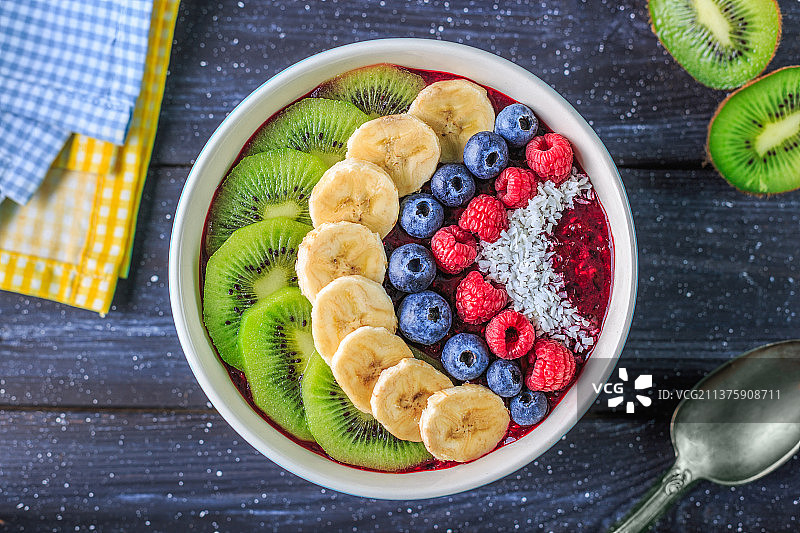 健康的早餐：美味巴西莓冰沙图片素材