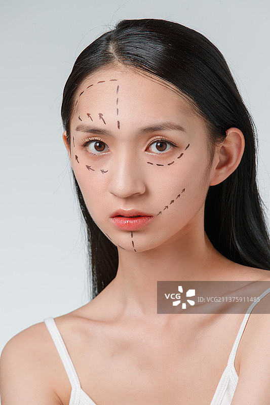 青年女人做整形手术图片素材