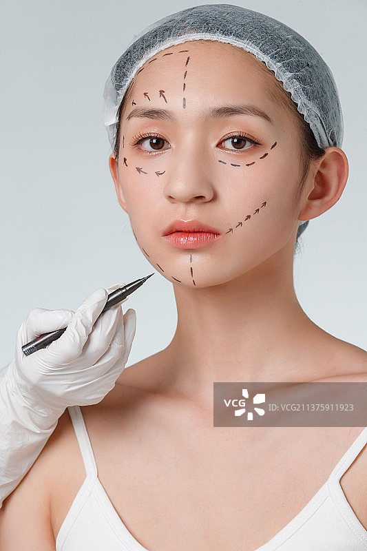 青年女人做整形手术图片素材