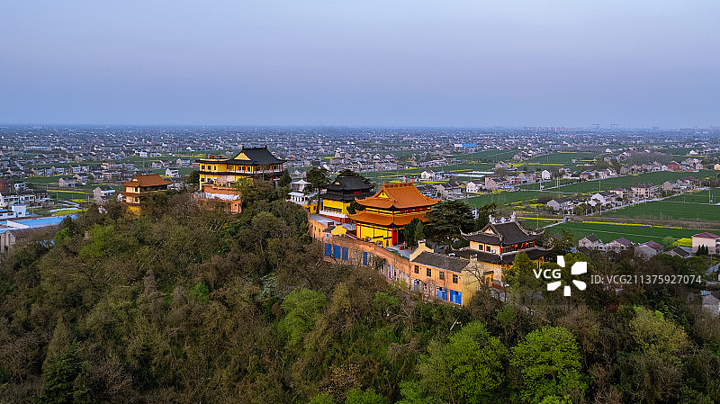 靖江孤山正见寺春日黄昏侧影图片素材