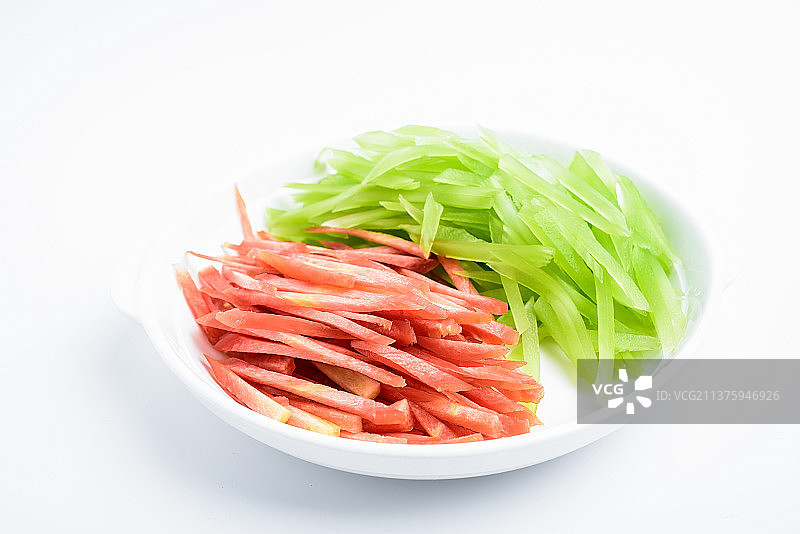 切好的莴笋丝和胡萝卜丝图片素材