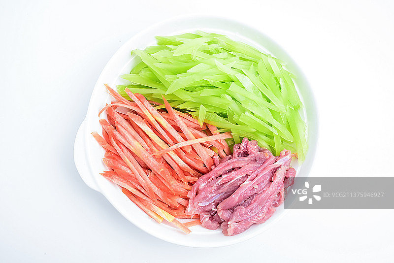 切好的莴笋丝和猪肉丝图片素材