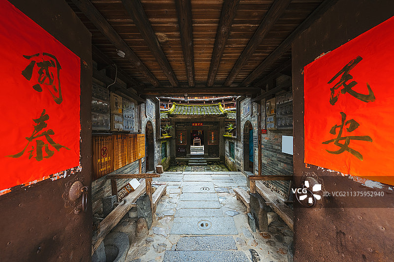 世界文化遗产、全国重点文物保护单位福建漳州市南靖县梅林镇坎下村云水谣——怀远楼大门图片素材