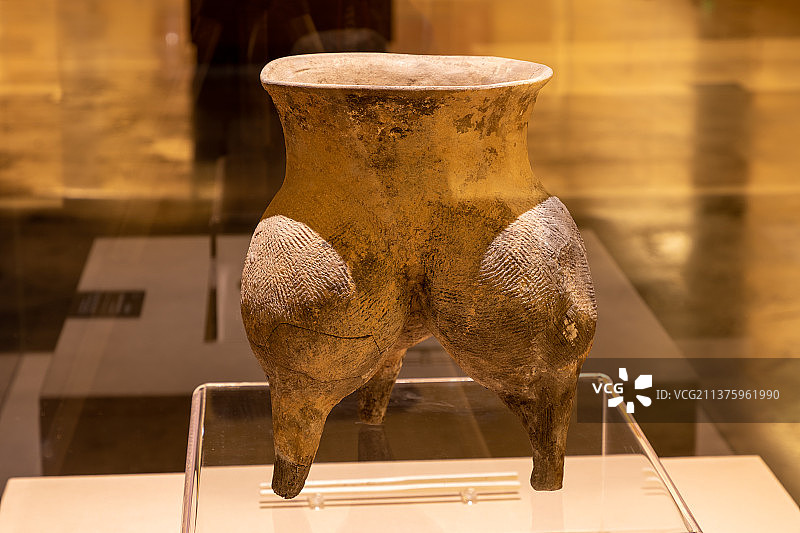 郑州大信家居博物馆——灰陶三足鬲（商代）图片素材