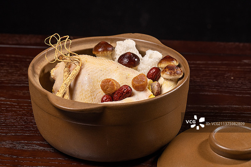 砂锅煲老母鸡药膳汤图片素材