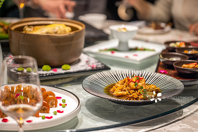 江浙菜系餐厅包间聚餐庆祝节日图片素材