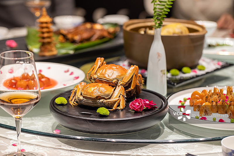 江浙菜系餐厅包间聚餐庆祝节日图片素材