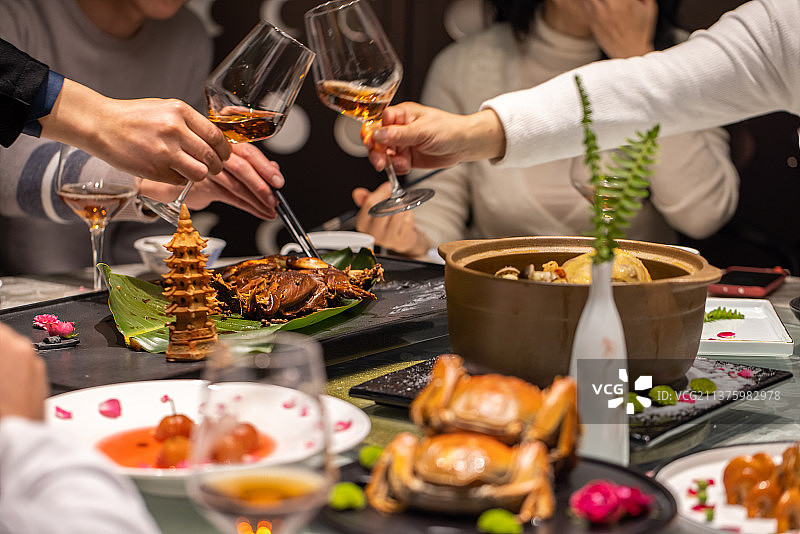 江浙菜系餐厅包间聚餐庆祝节日图片素材