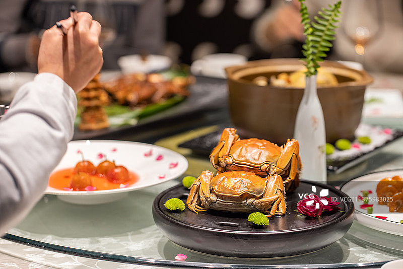 江浙菜系餐厅包间聚餐庆祝节日图片素材