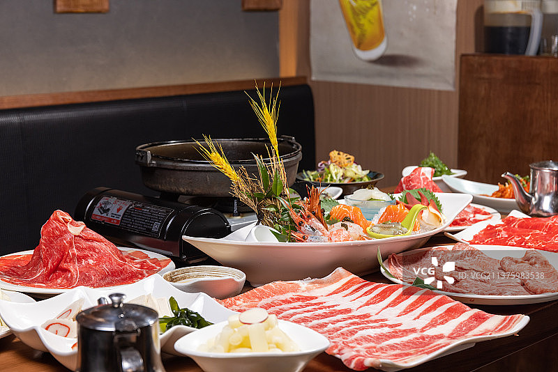 日式烧肉套餐聚合节日庆祝图片素材