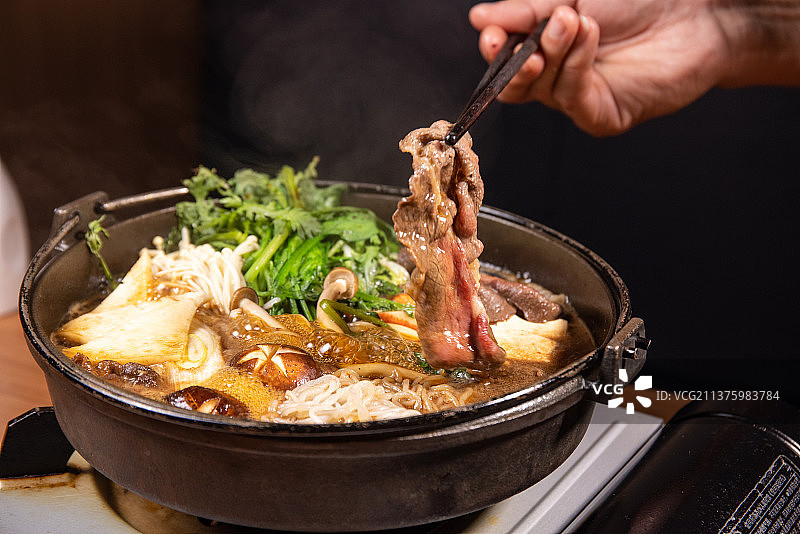 日式料理肥牛寿喜锅图片素材