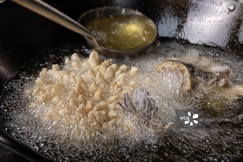 商业厨房制作松鼠桂鱼图片素材