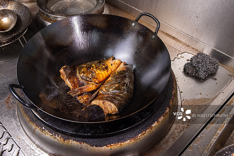 花鲢鱼头丸子汤图片素材