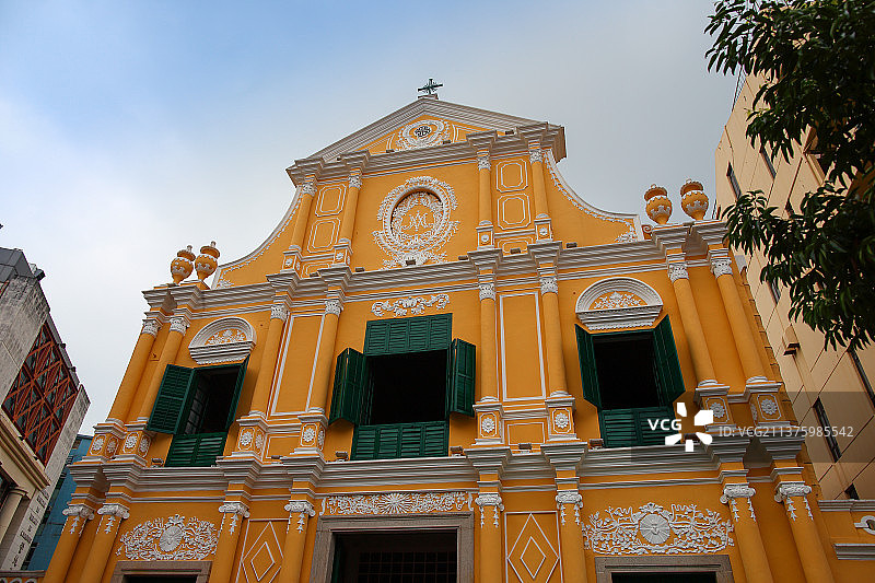 中国中华澳门大三巴牌坊建筑葡萄牙葡式奢华酒店街景图片素材