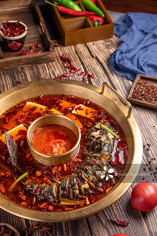 四川菜火锅黑鱼豆腐汤图片素材