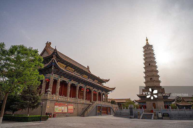 甘肃武威罗什寺塔风光图片素材