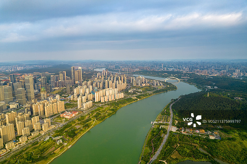 南宁有河流的城市风光图片素材