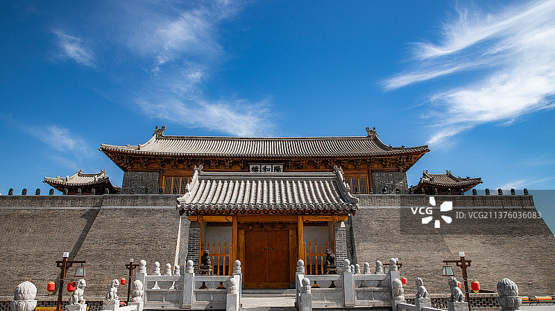 蓝天白云下正定阳和楼图片素材