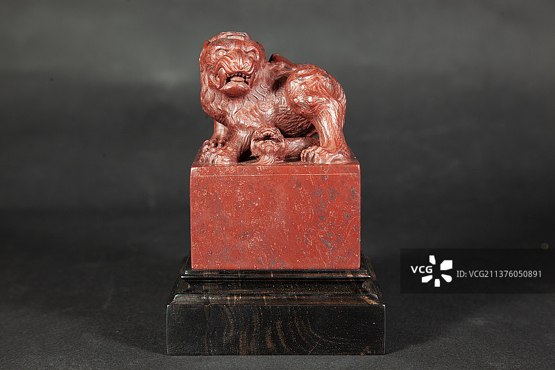 寿山月尾紫石古兽钮章图片素材