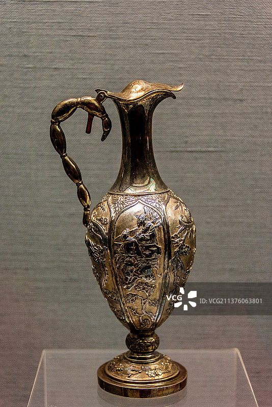 中国广州广东省博物馆馆藏清代中国外销银酒壶宏兴制图片素材