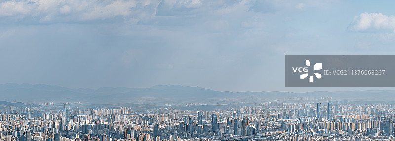 中国云南昆明城市天际线全景图图片素材
