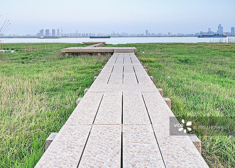 南京江北新区滨江湿地公园的春季图片素材