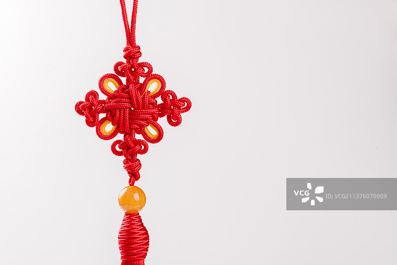 红色中国结特写白色背景图片素材