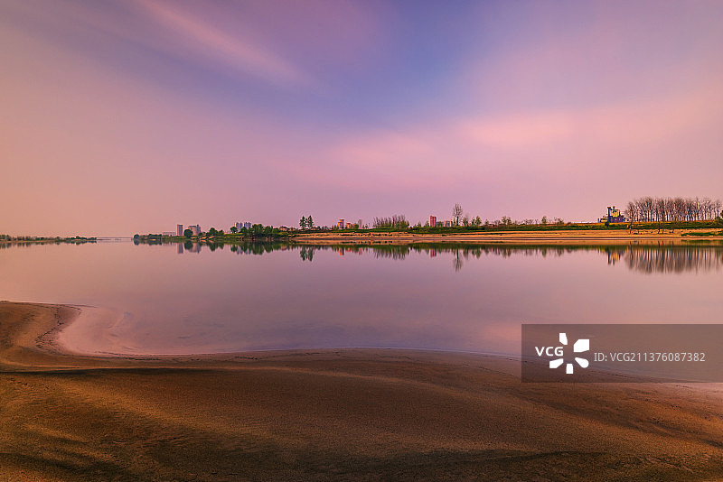 湖北荆门钟祥汉江日落火烧云图片素材