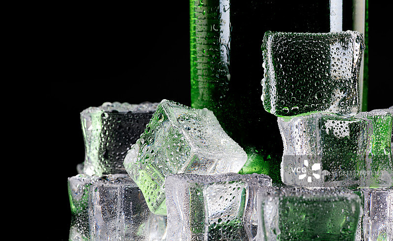 冰镇韩国烧酒图片素材