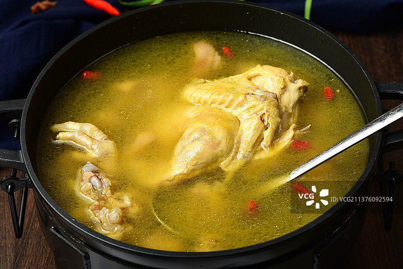 老母鸡炖猪蹄汤图片素材