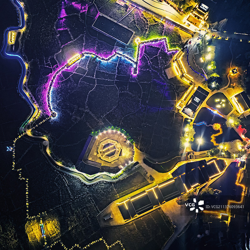 乡村振兴环境保护古镇夜景灯火通明图片素材