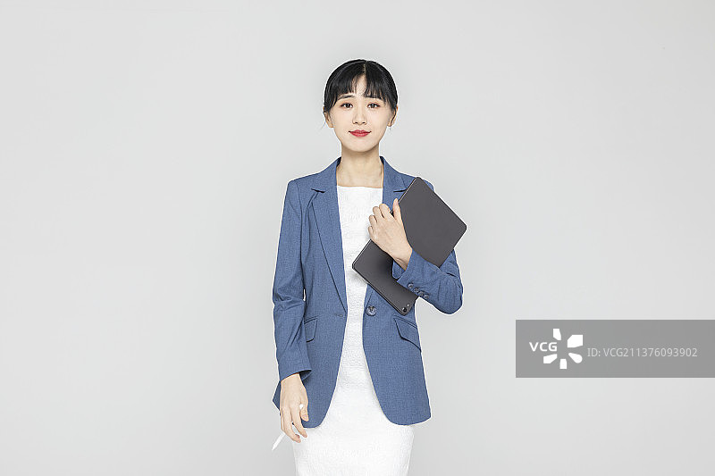 穿西装的亚洲职业女性图片素材