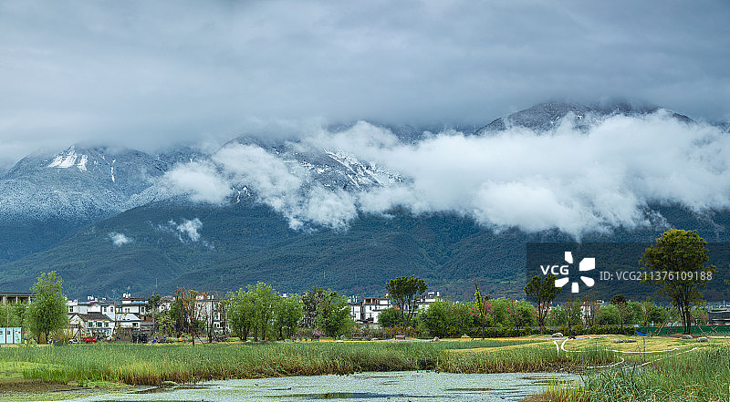 大理苍山脚下的磻溪村图片素材