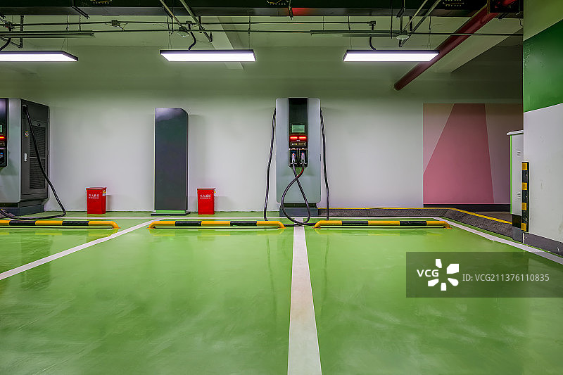 地下停车场充电桩图片素材