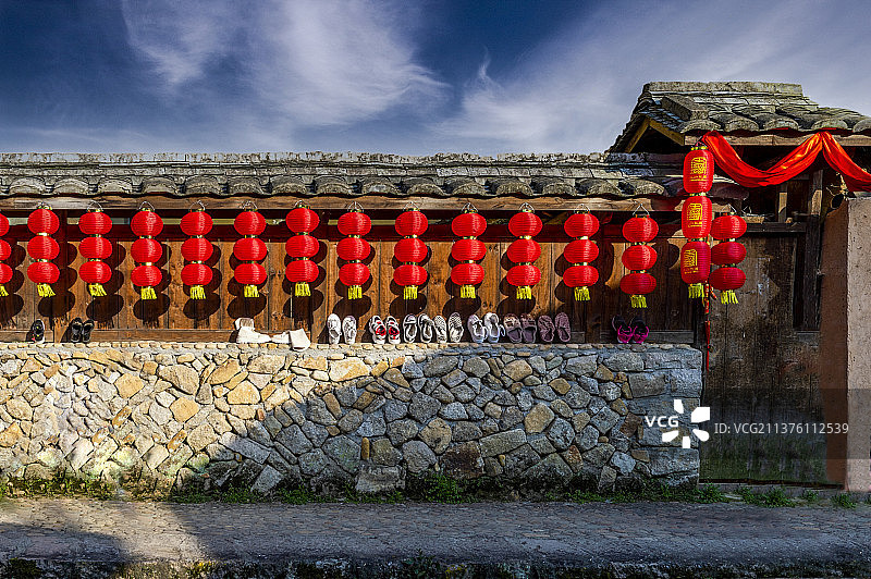 喜庆灯笼春节丰收节乡村振兴蓝天白云背景图图片素材
