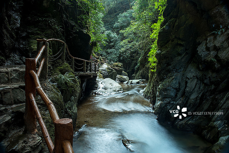 慢门拍摄的溪流图片素材