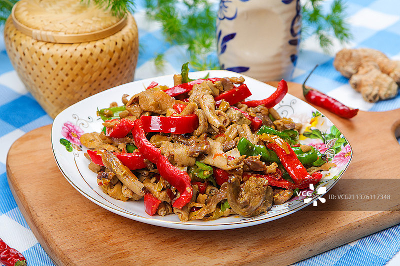 青椒红椒炒鸡杂图片素材