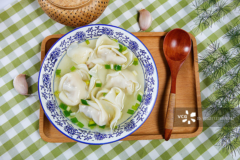 一碗清汤馄饨图片素材