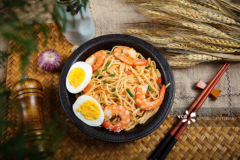 一碗茄汁拌面图片素材