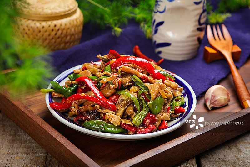 青椒红椒炒鸡杂图片素材
