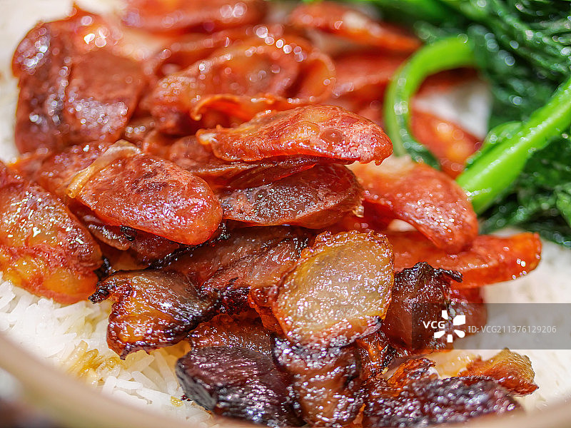 岭南特色粤菜腊味煲仔饭图片素材