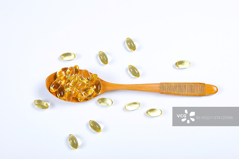 少量鱼肝油图片素材