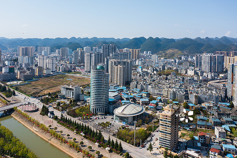 航拍湖北省利川市城市天际线图片素材