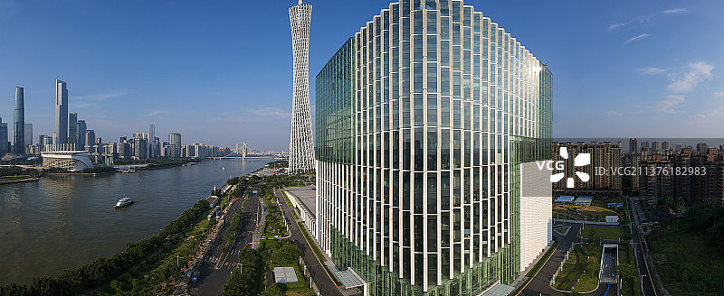 中国广东广州，航拍珠江边的广州国际媒体港图片素材