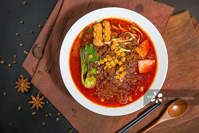 中国美食四川酸辣粉 红油 面条图片素材