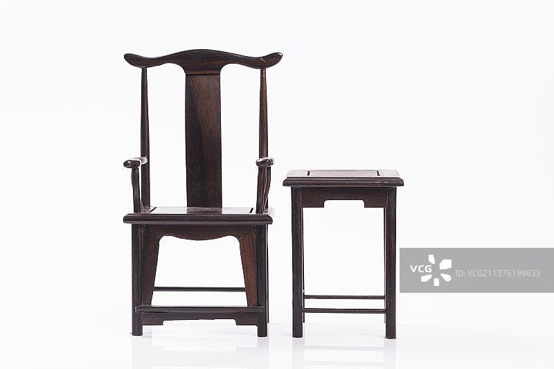 一组官帽椅硬木家具特写图片素材